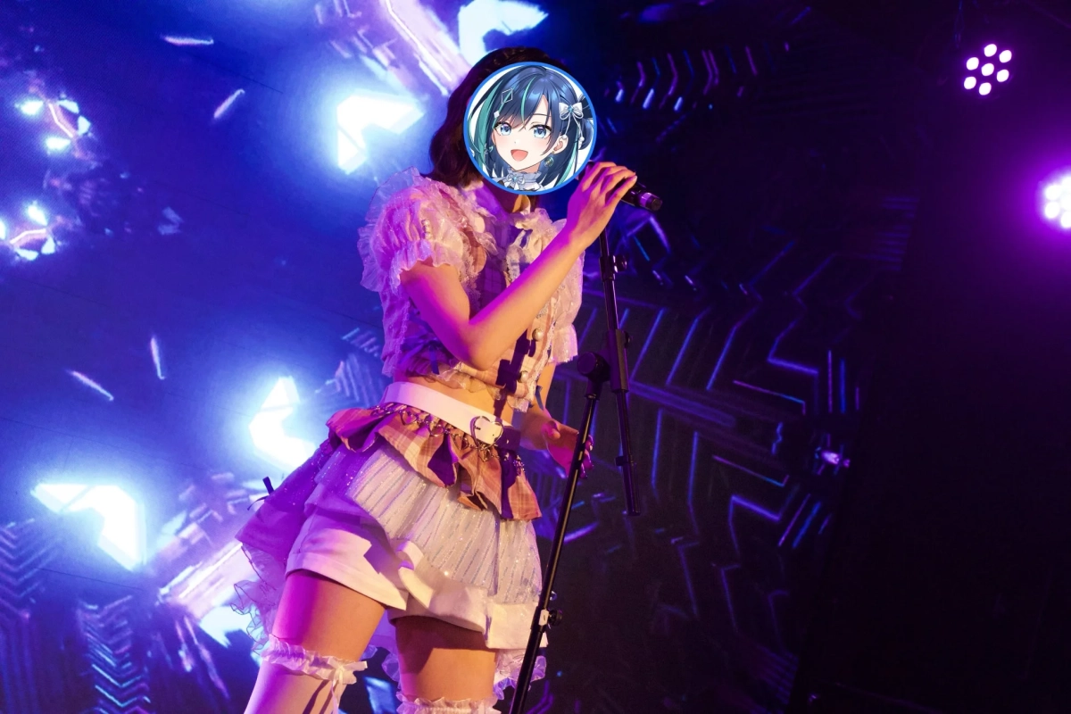 ステージで歌唱するアイドルの様子