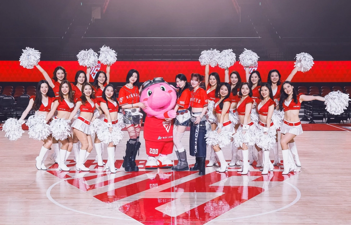 チアリーダーとマスコット