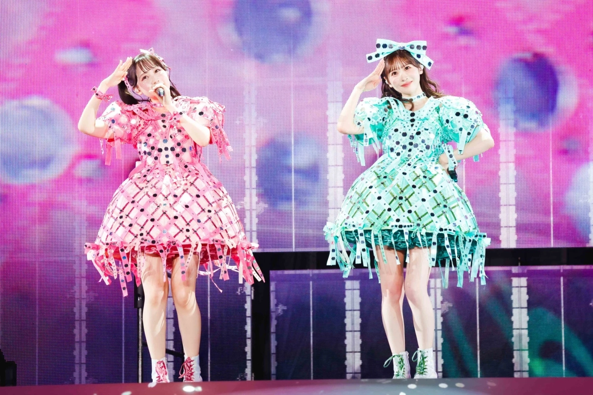 松本かれんと櫻井優衣のユニット曲披露