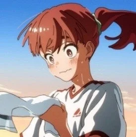 赤い髪をポニーテールにしたアニメの女の子が白いスポーツウェアを着て困ったような表情