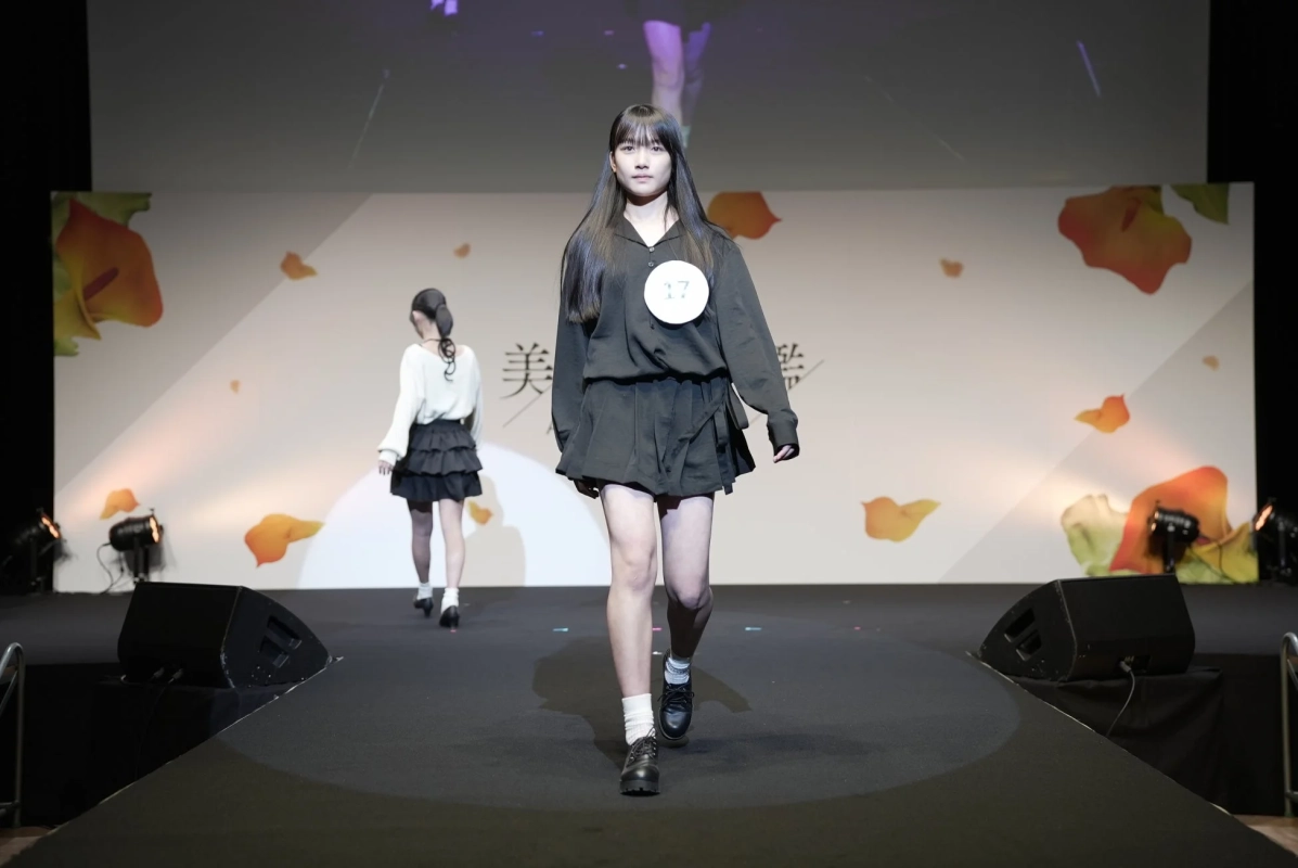 初めてのウォーキングに挑む川上穂華さん