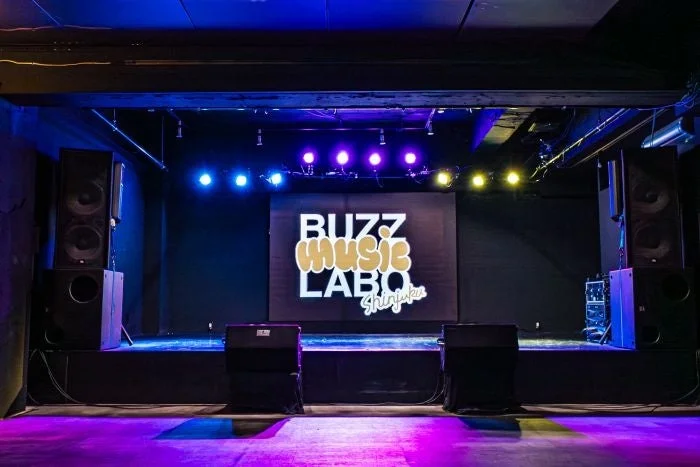 BUZZ music LABO 新宿のステージ