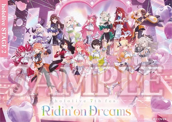 「hololive 7th fes. Ridin'on Dreams」のイラストで、多数のホロライブVTuberたちが華やかなステージに集結