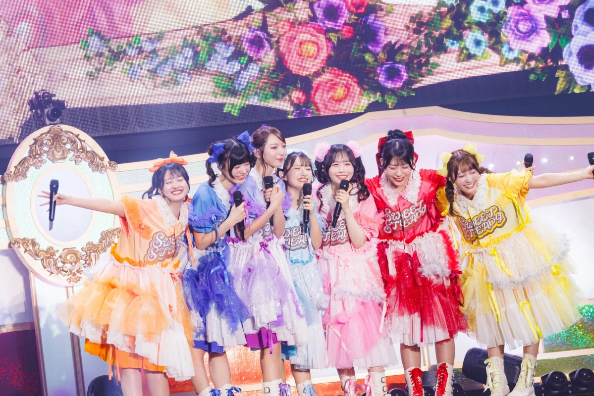 アリーナライブ発表後のメンバー集合写真