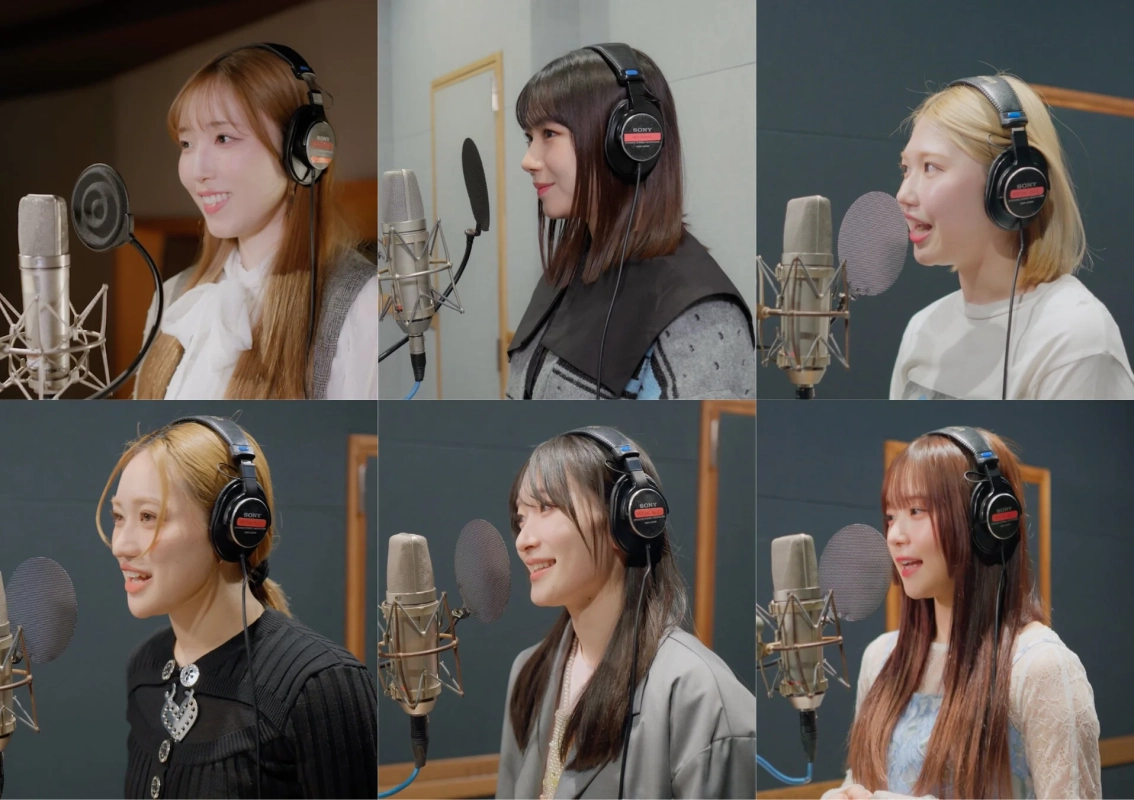 レコーディングスタジオでマイクに向かう女性たち