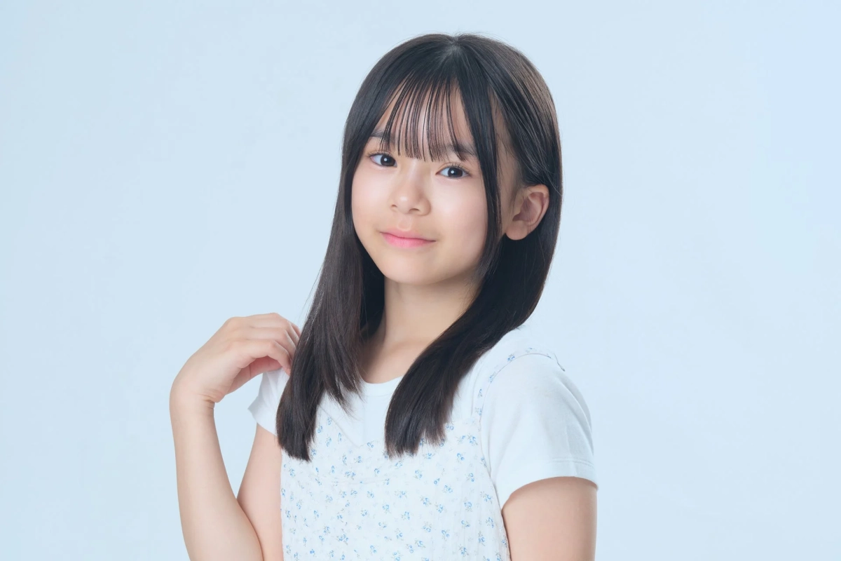 カメラに向かって微笑む今野 杏那さん