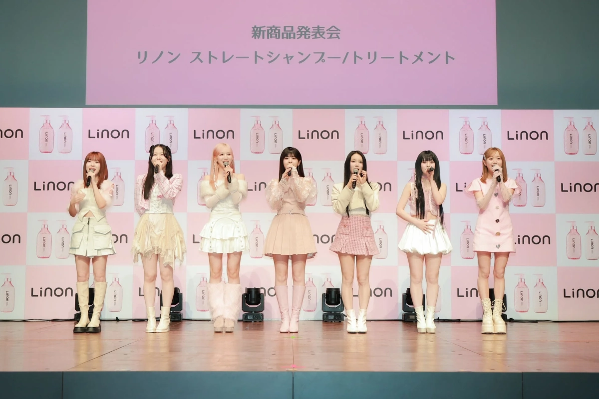 ME:Iがステージに登壇