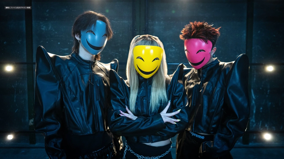 マスクを着用した3人のメンバー