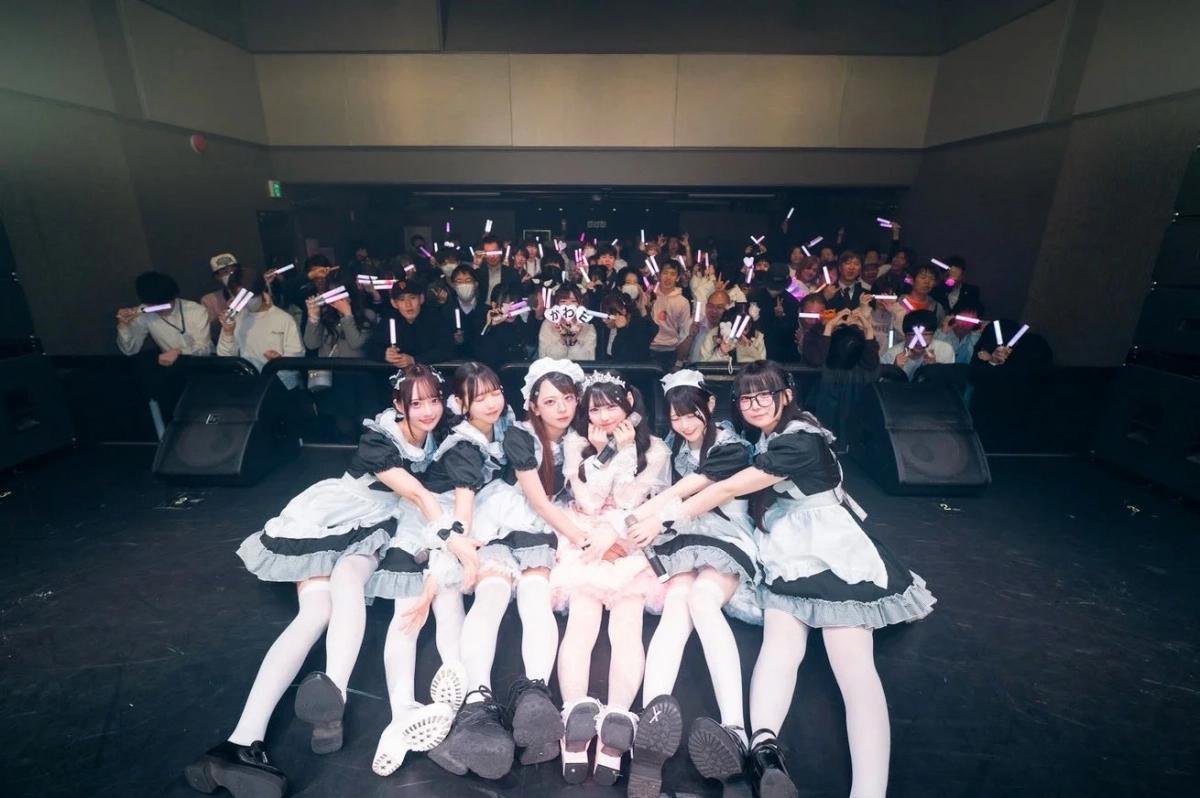 桃奈かのんさんの生誕公演でのメンバーのパフォーマンス