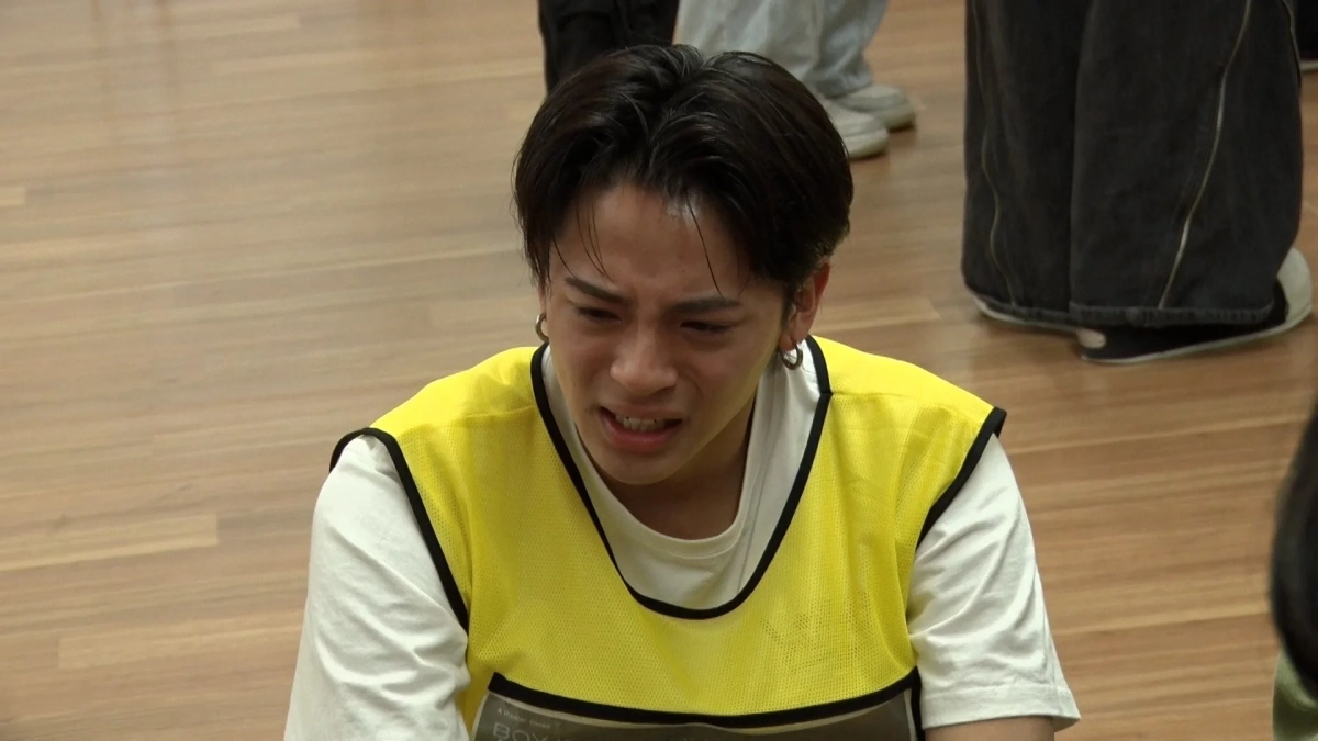 苦悶の表情の男性