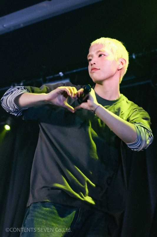 CMDMメンバーがハートポーズ