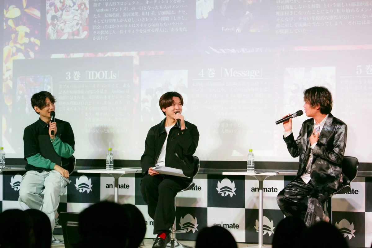 イベント中の声優3人