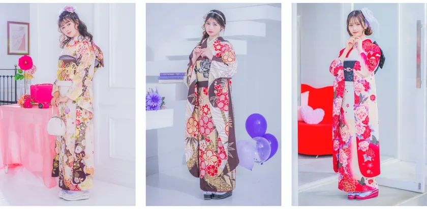 スタジオで華やかな振袖を着た3人の若い女性