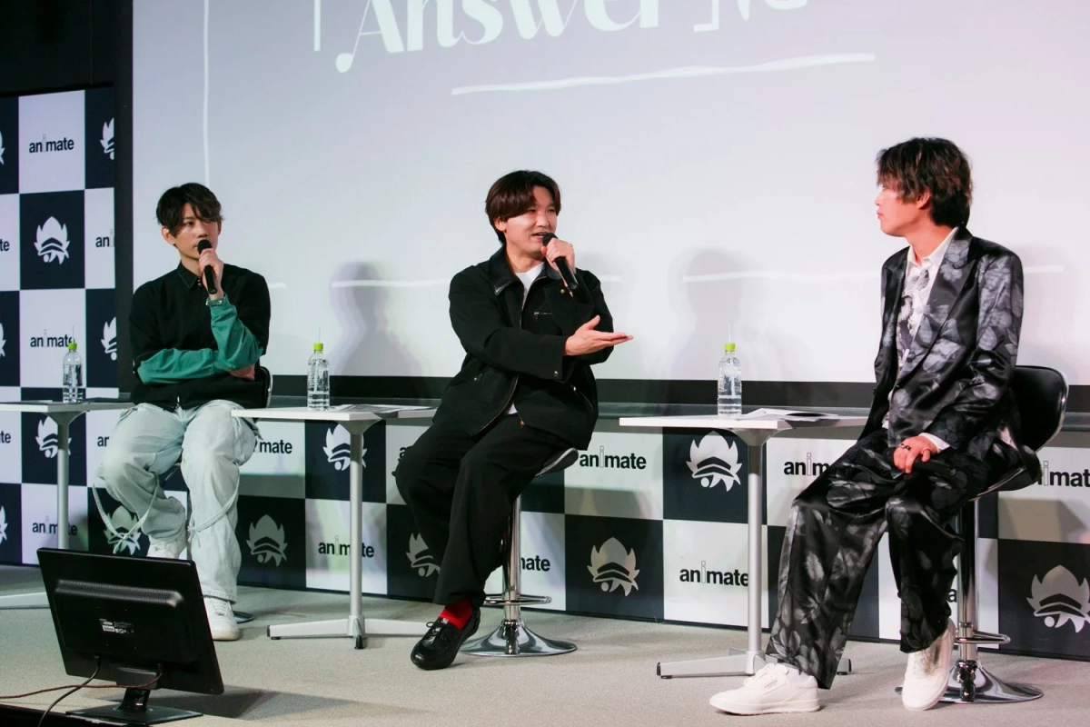 イベント中の声優3人