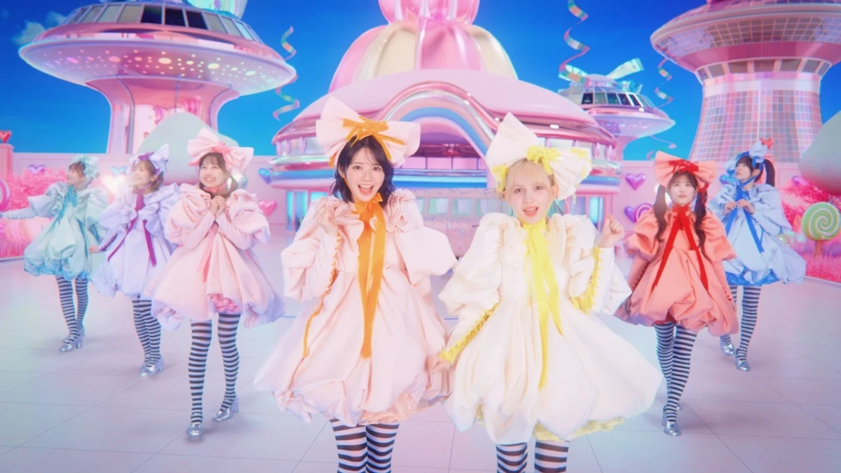 カラフルなファンタジー空間でポーズをとるメンバー