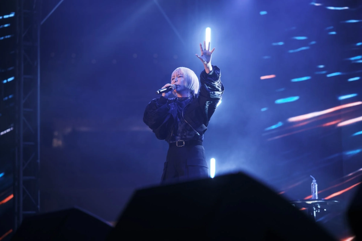 藍井エイルのライブパフォーマンス