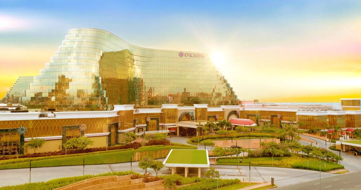 金色に輝く壮大なホテルまたはリゾート施設