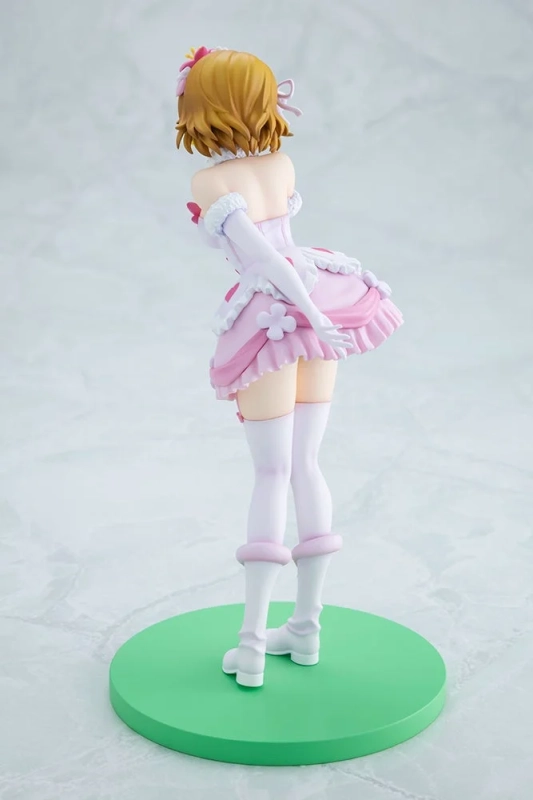 星空凛フィギュア後ろ姿