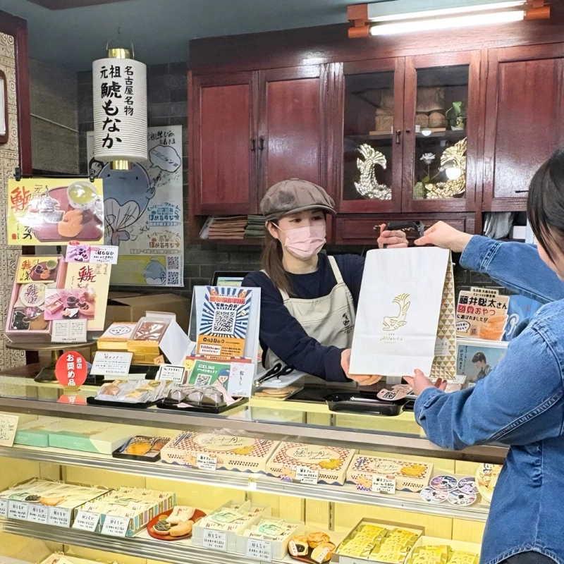 和菓子店での接客風景