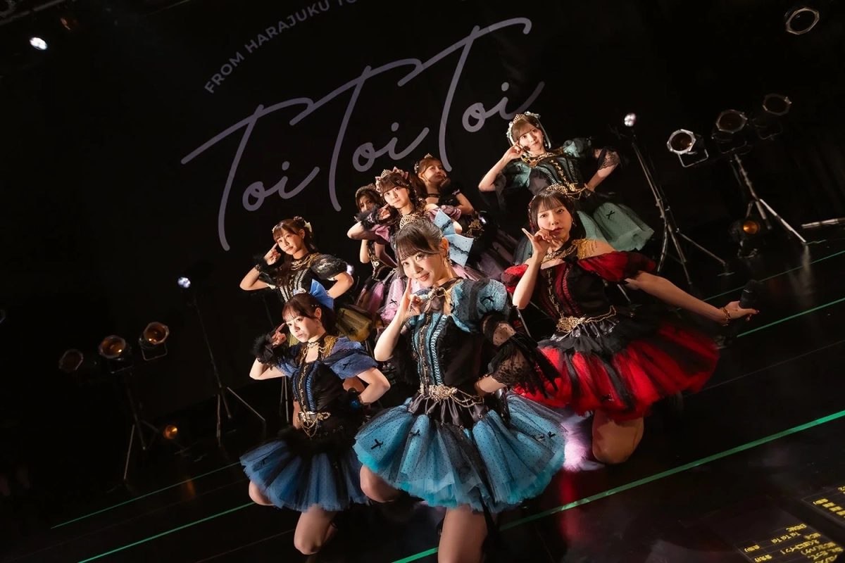 Toi Toi Toiの華やかなステージパフォーマンス