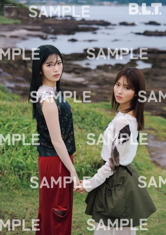 中嶋優月&村山美羽、岩場で手繋ぎ