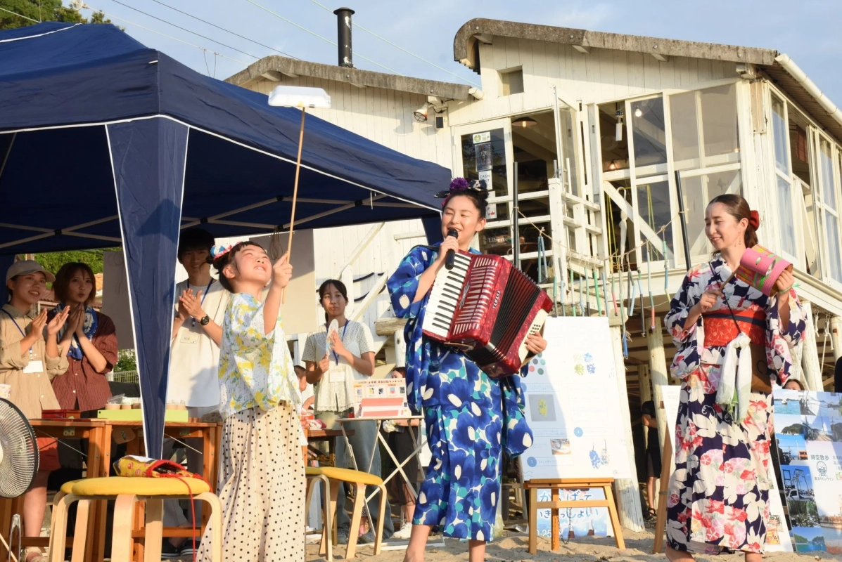 アコーディオン演奏の様子