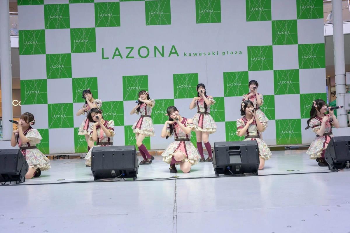 ライブパフォーマンス中の可憐なアイボリー