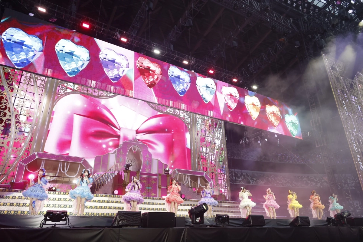 アイドルグループのライブパフォーマンス