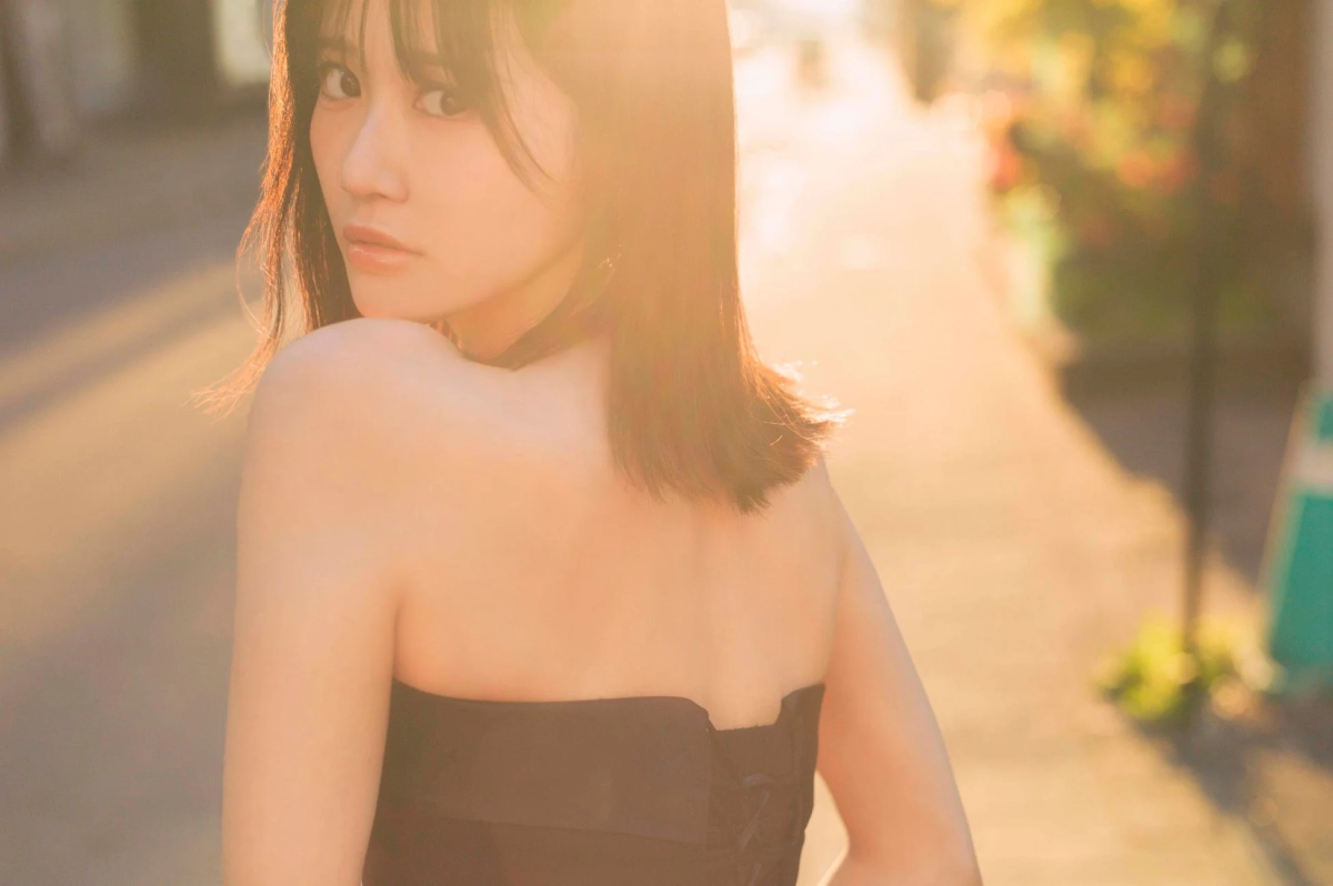 夕焼けの中村舞さん