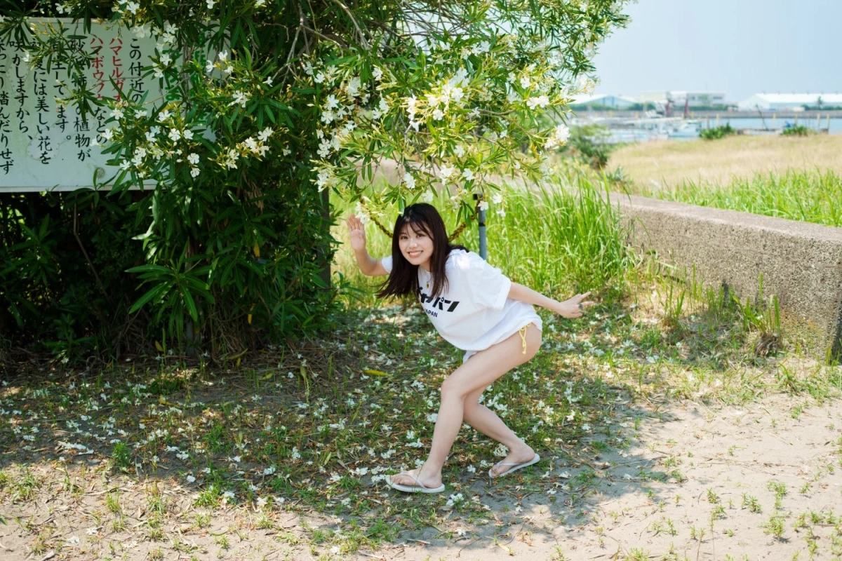 松田実桜、花と笑顔
