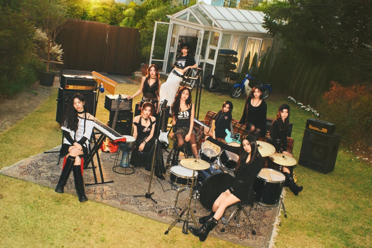 TWICEグループ写真