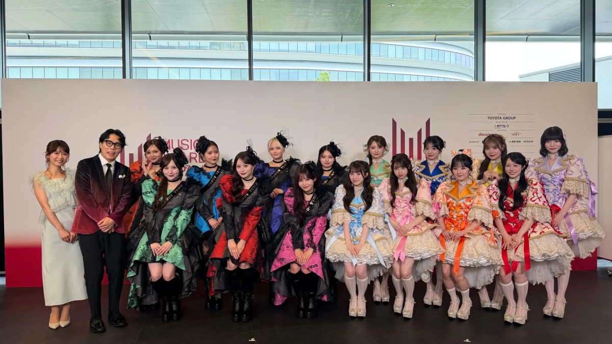 CANDY TUNEと関係者の集合写真