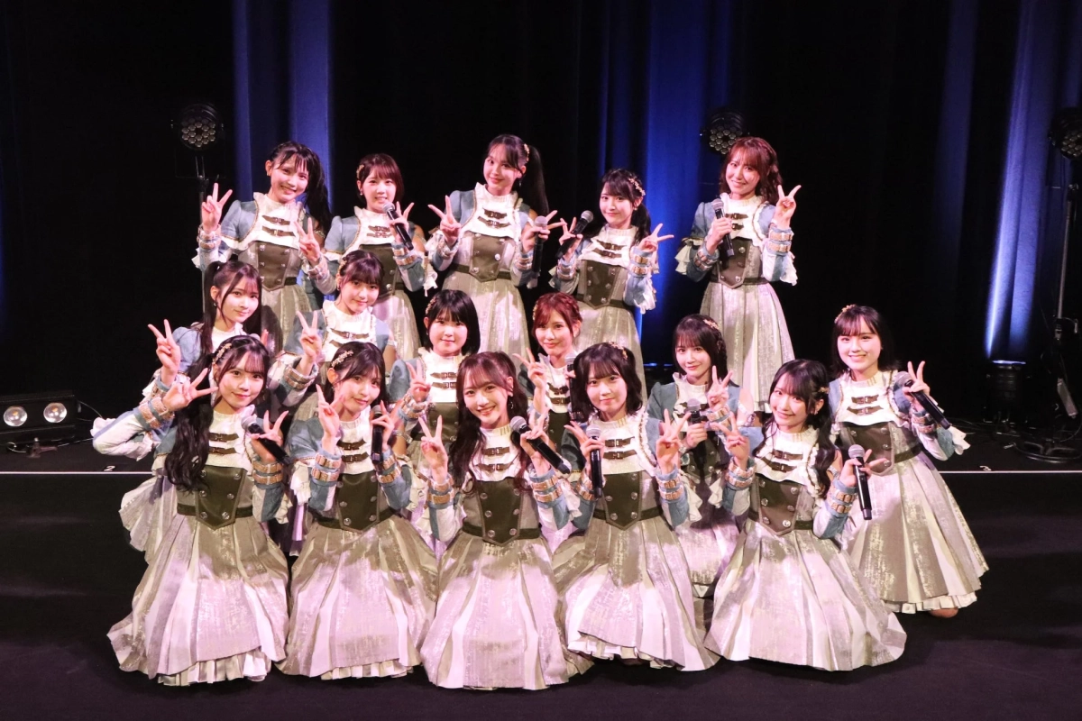 アイドルグループの集合写真