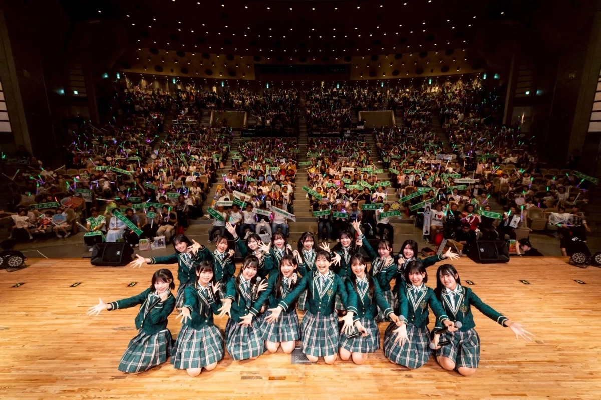 ステージでパフォーマンスするほくりくアイドル部