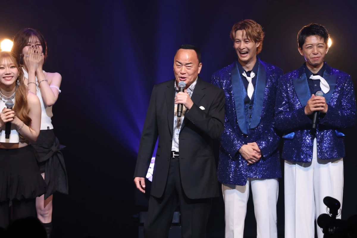 細川たかしと出演者によるフィナーレ