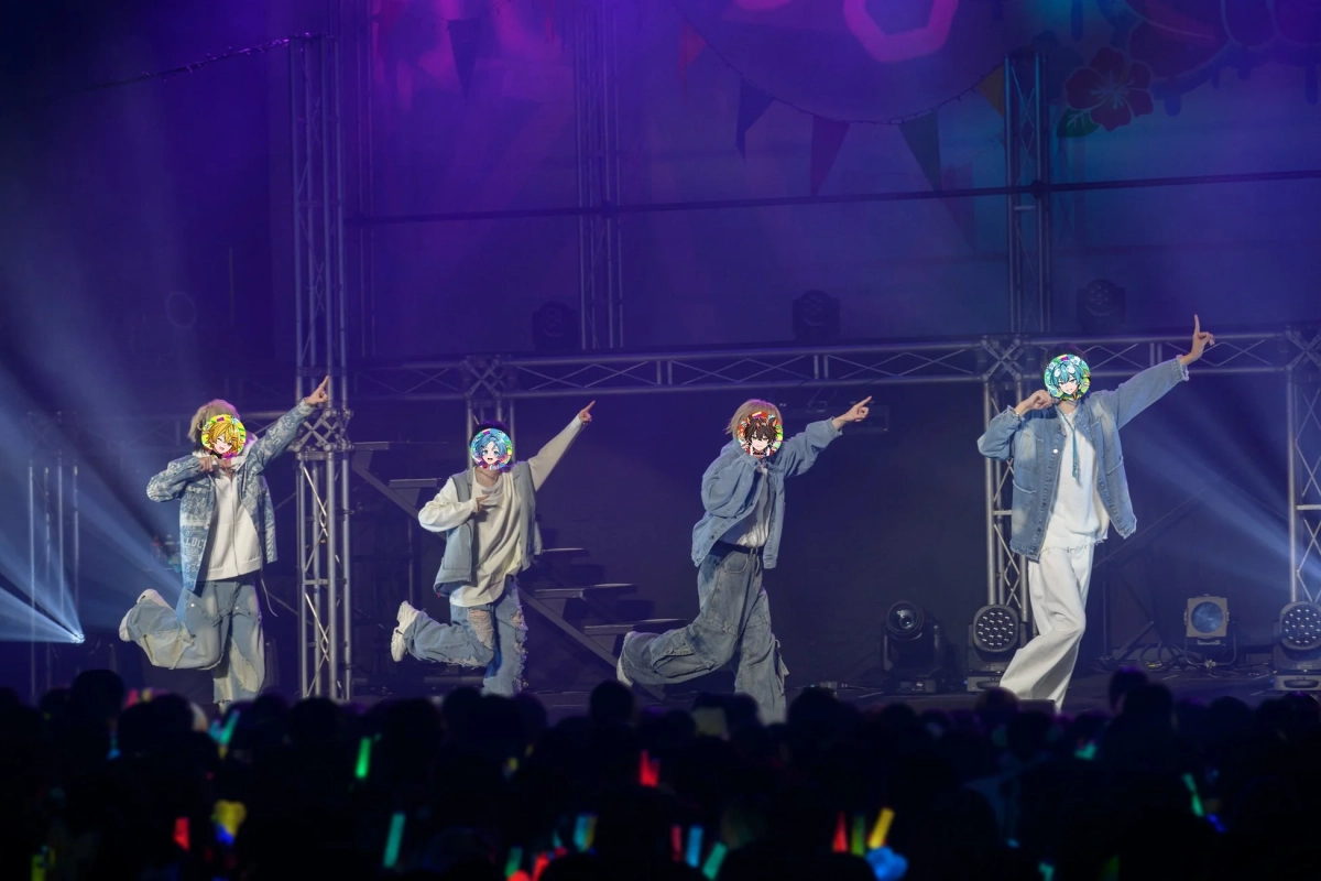 ライブステージでパフォーマンスするPOP組メンバー