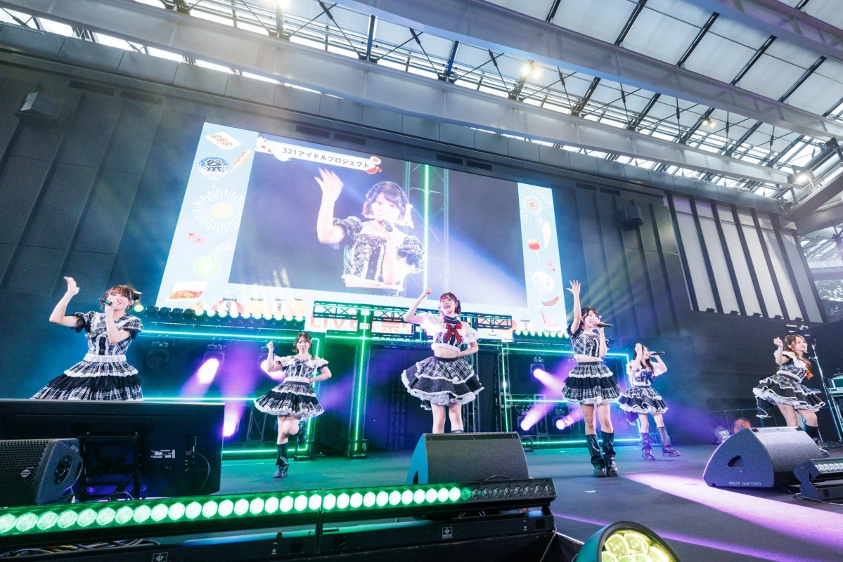 321アイドルプロジェクトのステージ