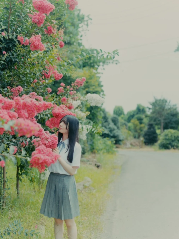 日向坂46・坂井新奈さんのグラビアカット