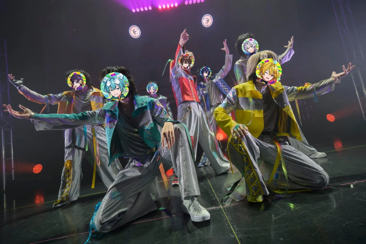 ライブステージでパフォーマンスするすにすてメンバー