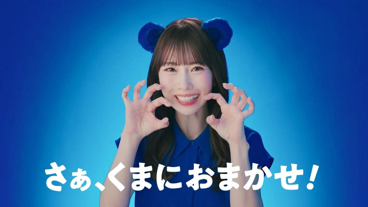 クマ耳をつけた熊崎晴香さん