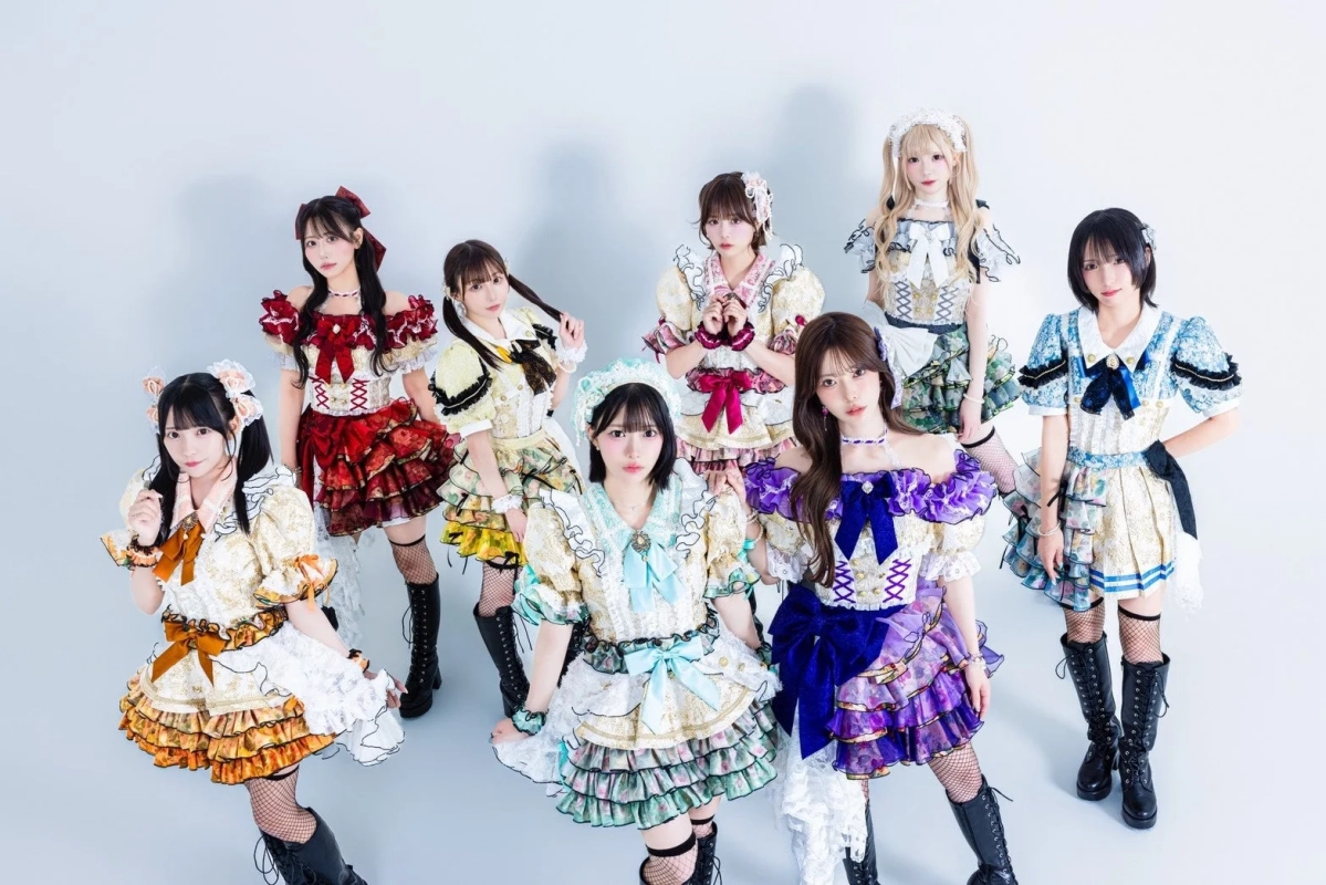 8人の女性アイドルグループ