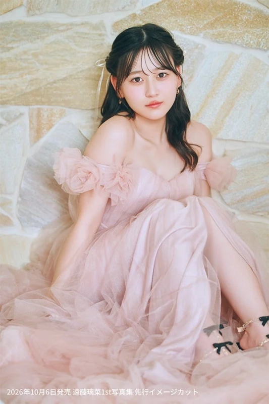 ピンクのドレスを身につけた遠藤璃菜さん
