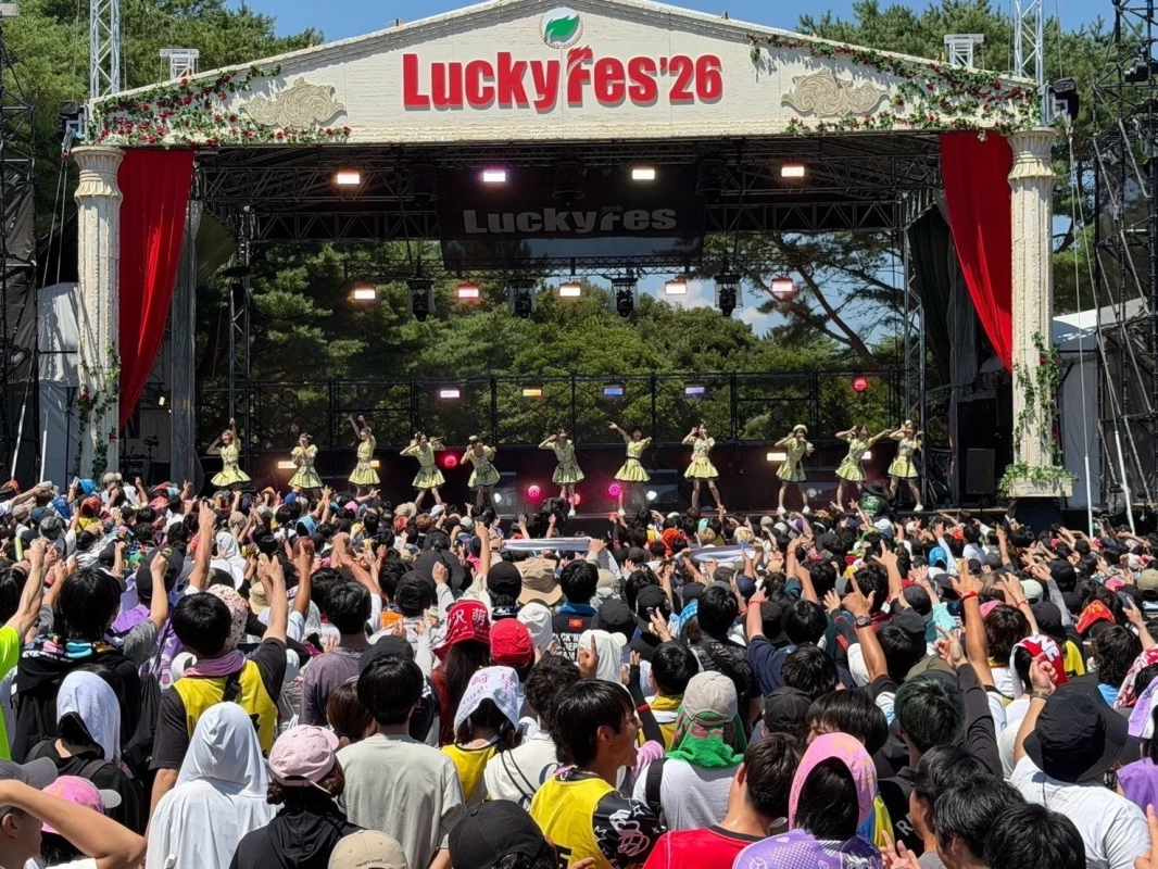 LuckyFes '26での≒JOYのライブパフォーマンス