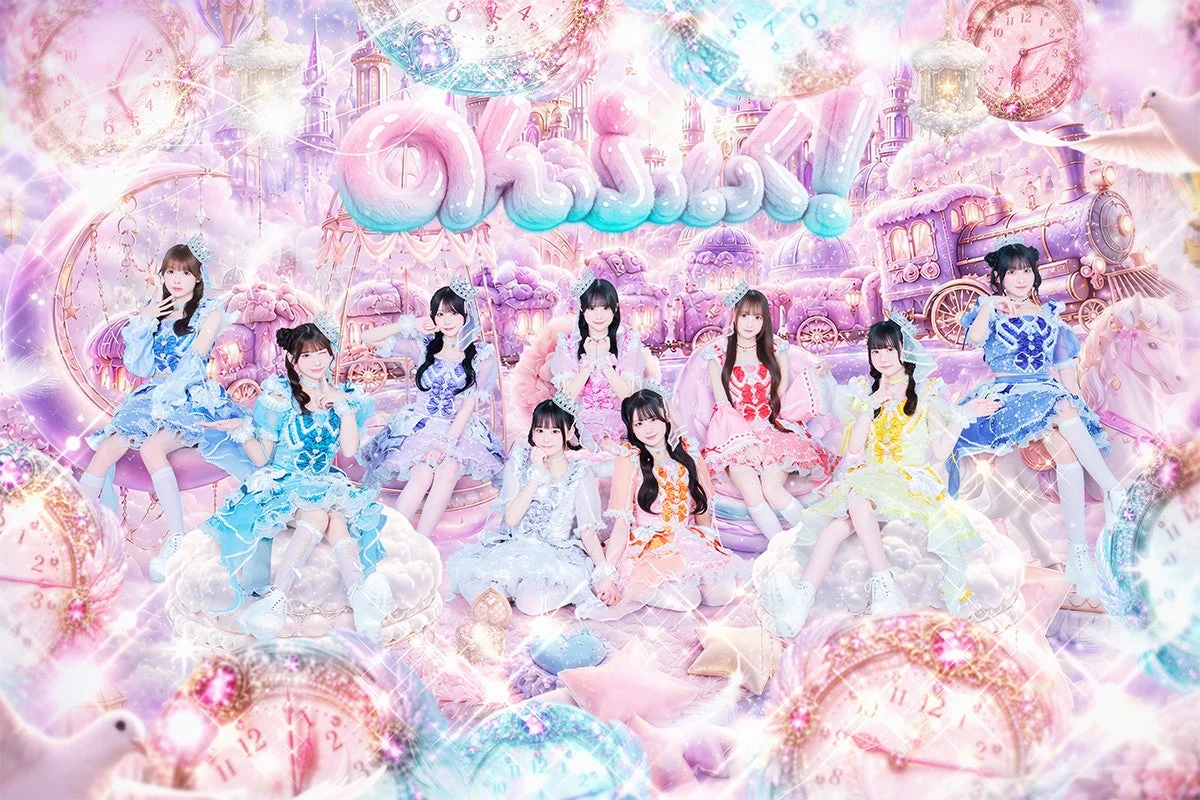 パステルカラーのドレスの女性アイドルグループ